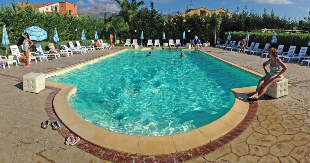 Paradise Beach Camera Mansardata Vicino Cefalu Piscina Aperta Campofelice Di Roccella Quarto foto